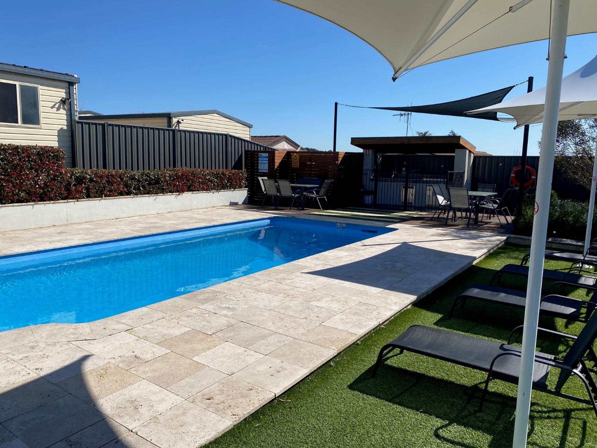 Hotel Crestview Tourist Park Queanbeyan Exterior foto