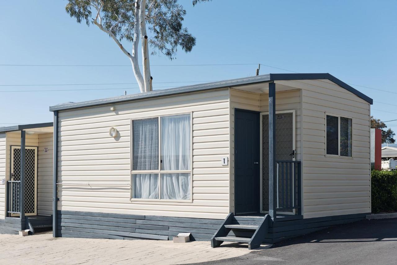 Hotel Crestview Tourist Park Queanbeyan Exterior foto